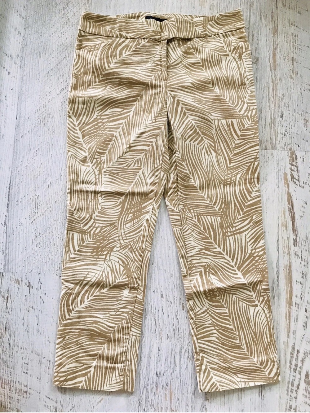 Talbots Beige and White Palm-Print Cropped Pants